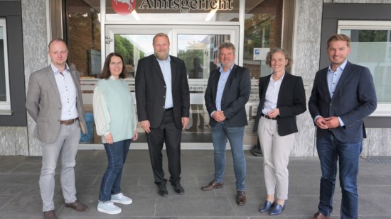 Vor dem Amtsgericht in Lehrte
